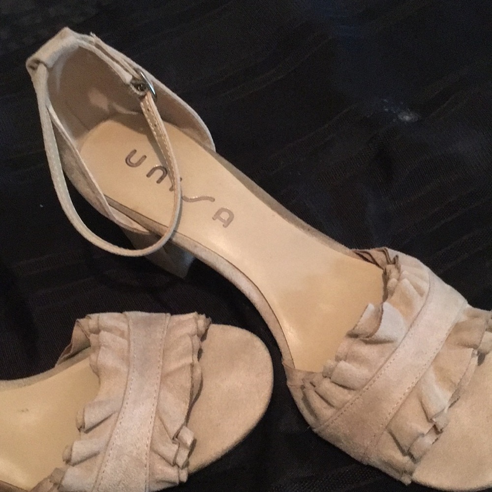 UNISA Beige Ruffled Ankle Strap Block Heels Size 9.5